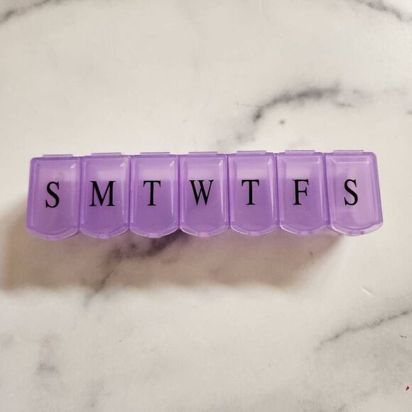Purple clear plastic pill case 7-Day single row - Picture 1 of 2